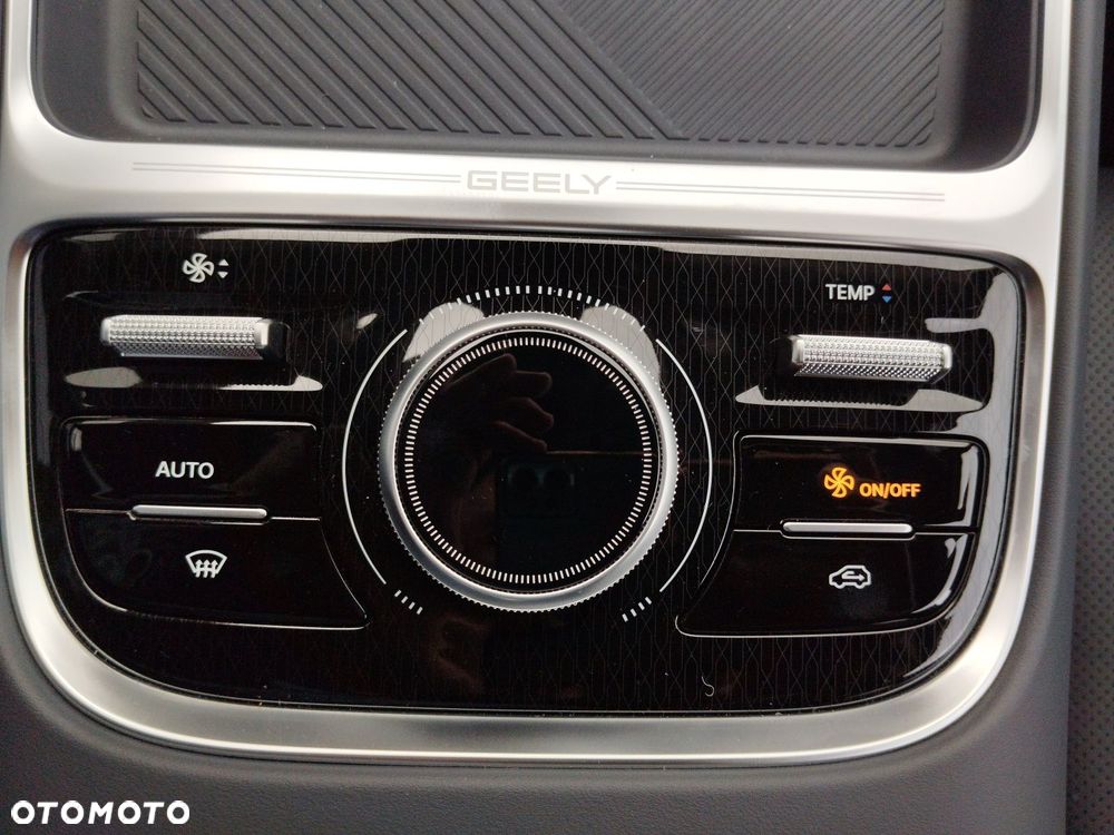 Geely Starray EM-i 1.5 PHEV Max DHT - 25