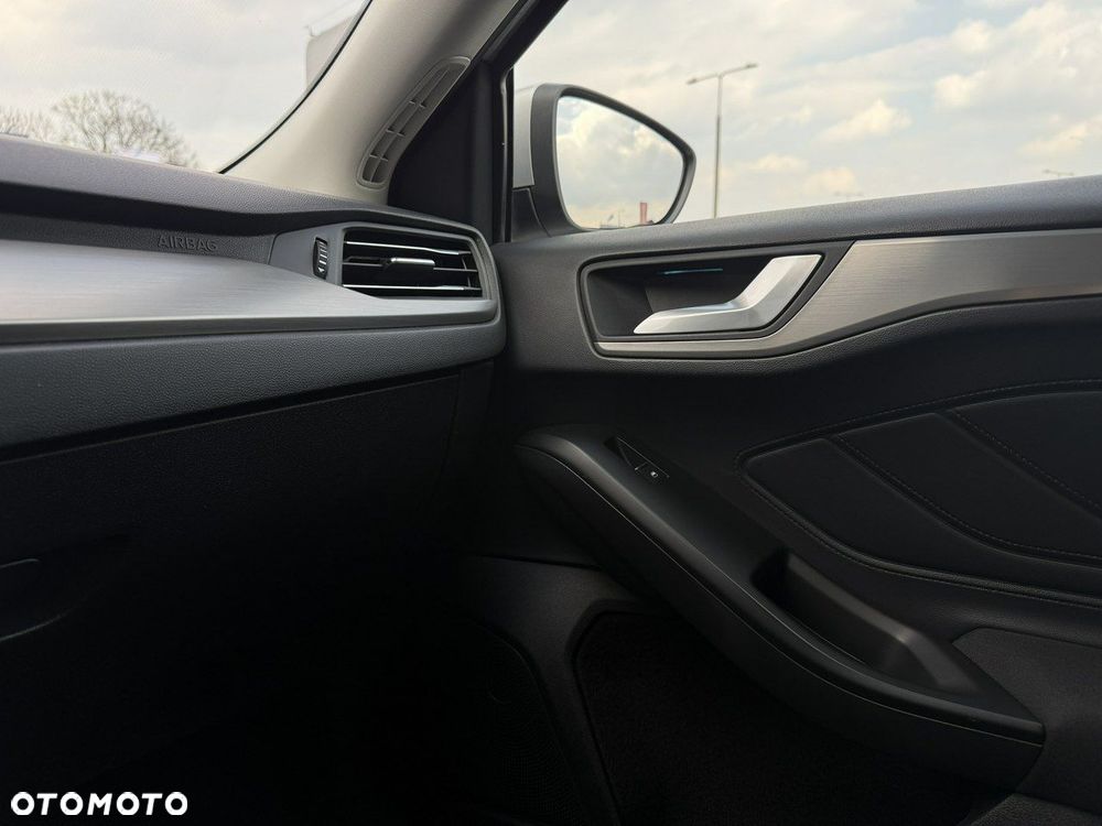 Ford Focus 1.0 EcoBoost Titanium X - 28