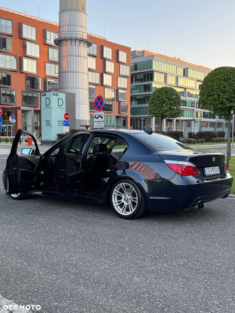 BMW Seria 5 545i - 12
