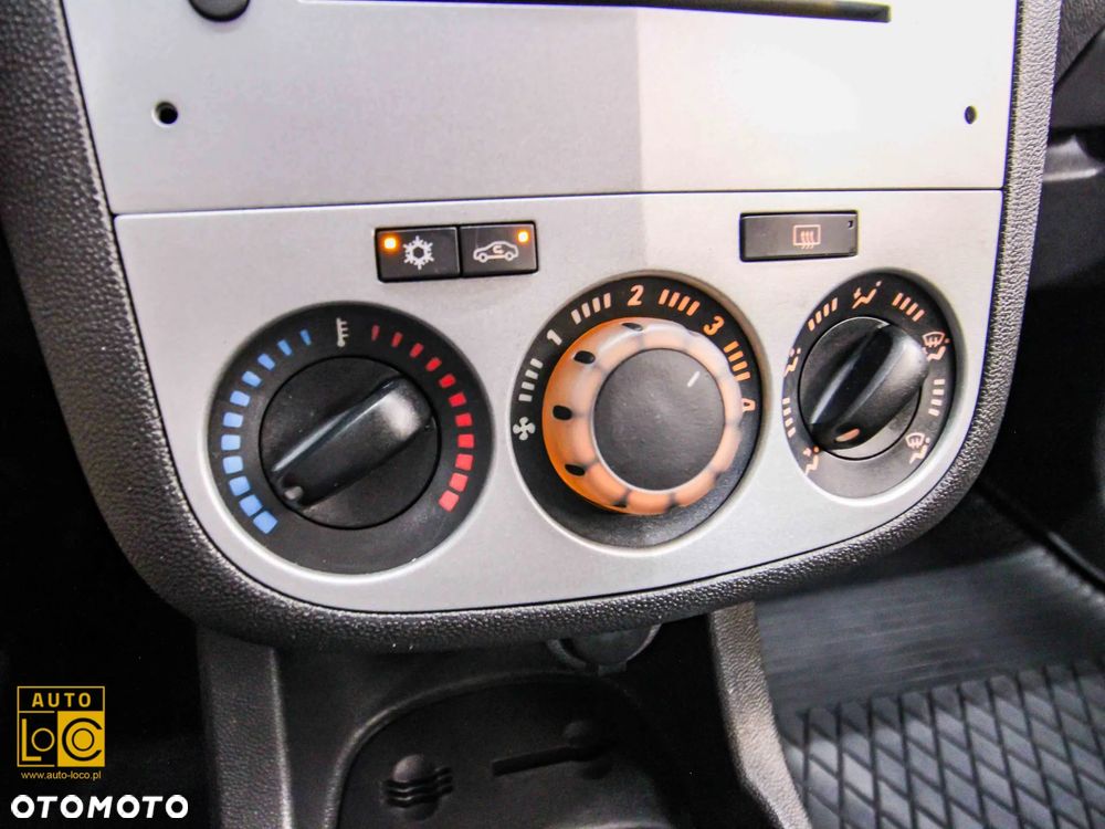 Opel Corsa 1.4 16V Innovation - 18