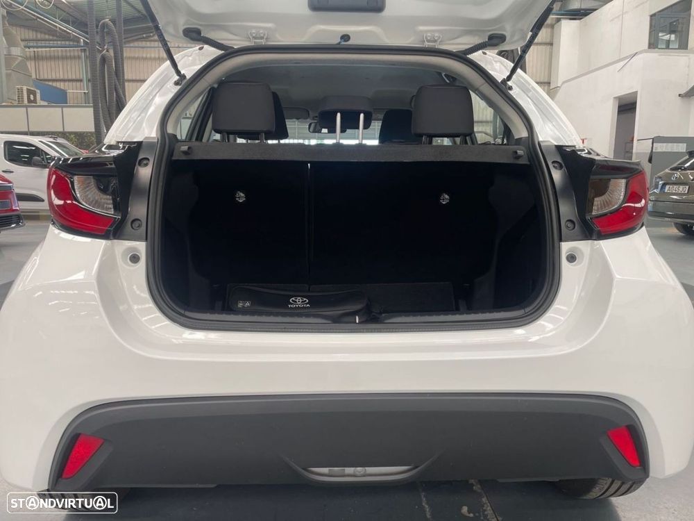 Toyota Yaris - 10
