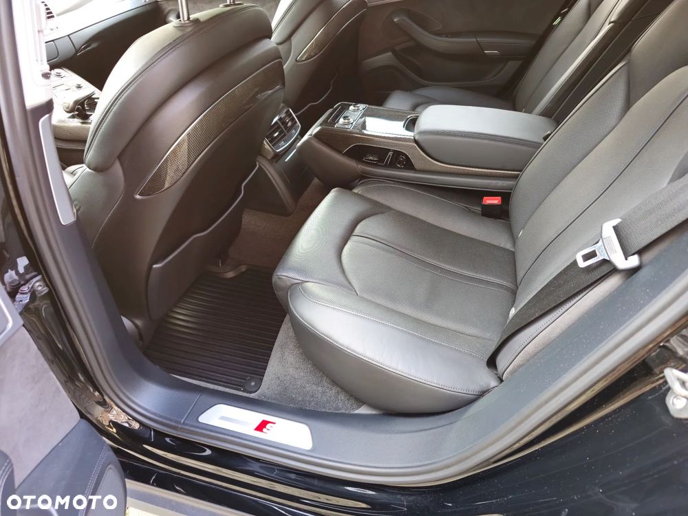 Audi S8 - 12
