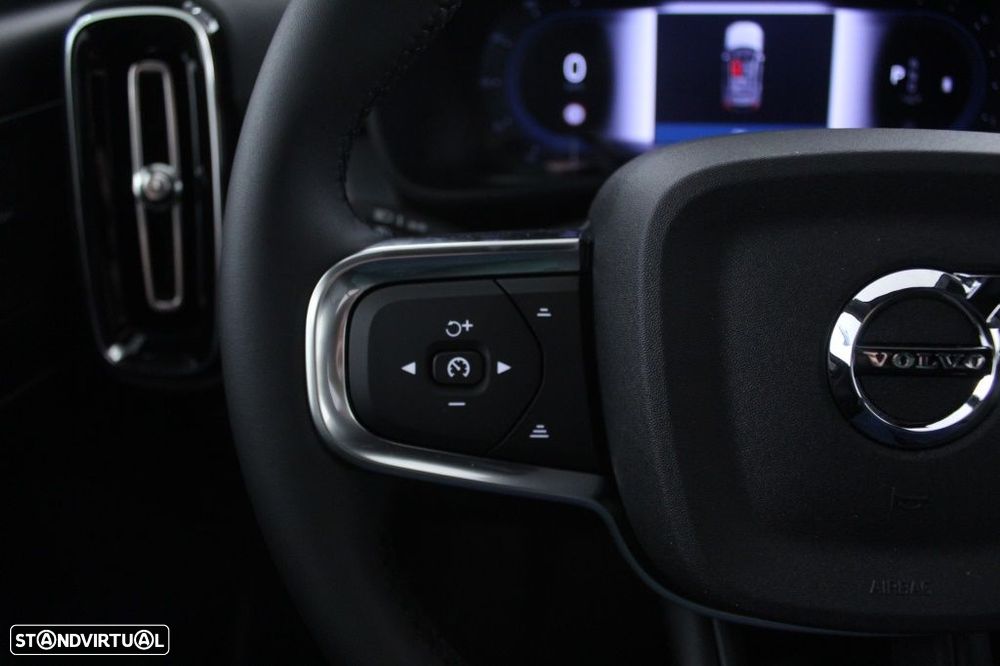 Volvo XC 40 2.0 B3 Plus Dark - 23