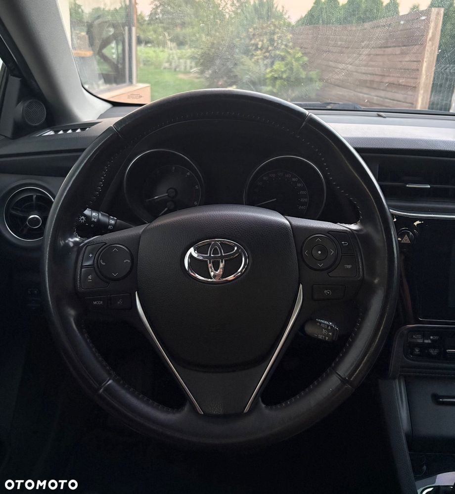 Toyota Auris 1.6 D-4D Executive - 7