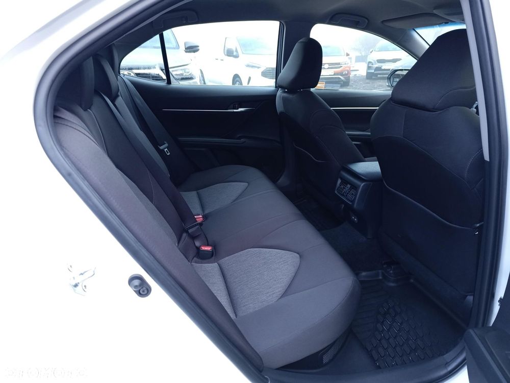 Toyota Camry 2.5 Hybrid Comfort CVT - 25