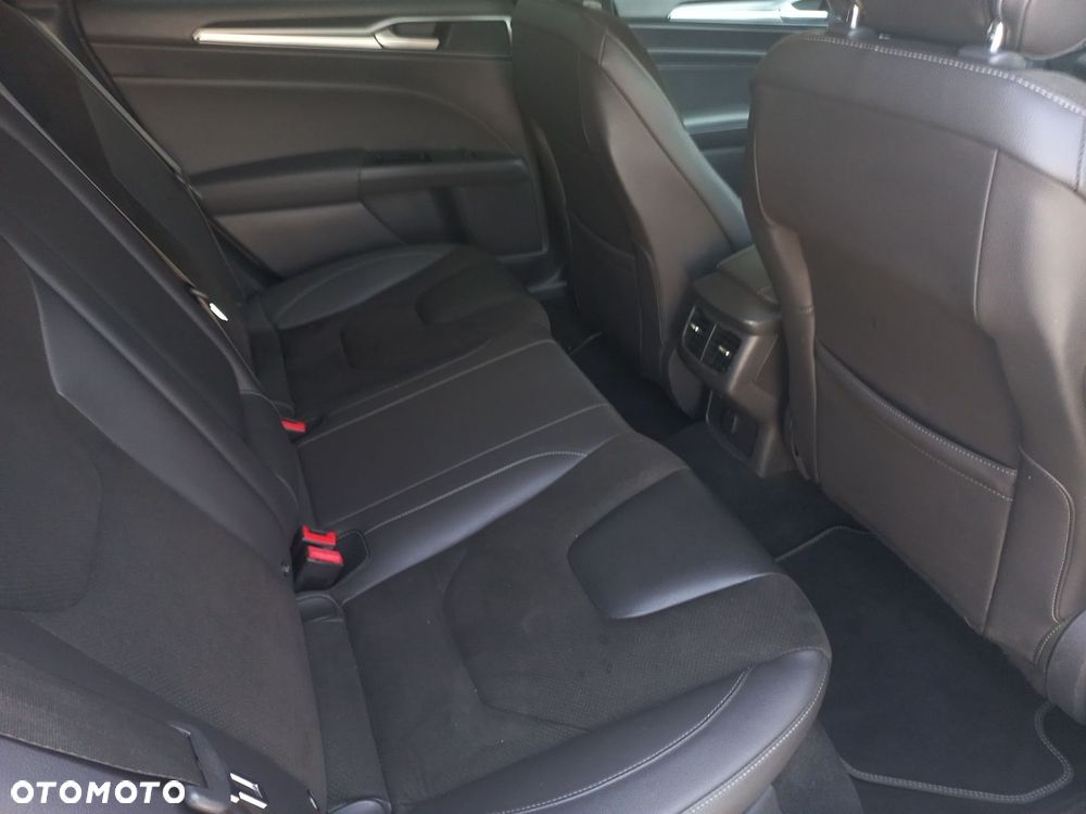 Ford Mondeo 2.0 TDCi Titanium PowerShift - 26