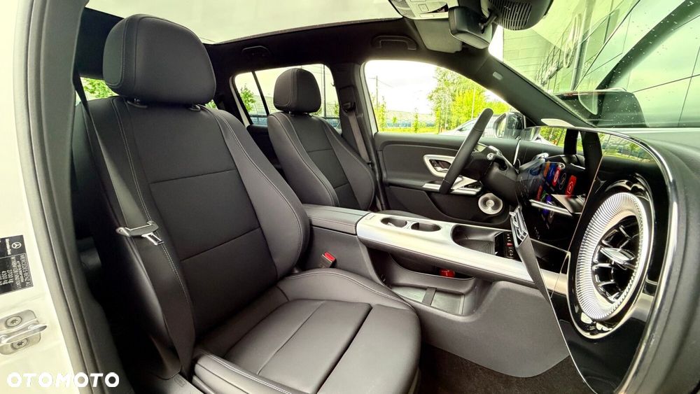 Mercedes-Benz GLB - 23