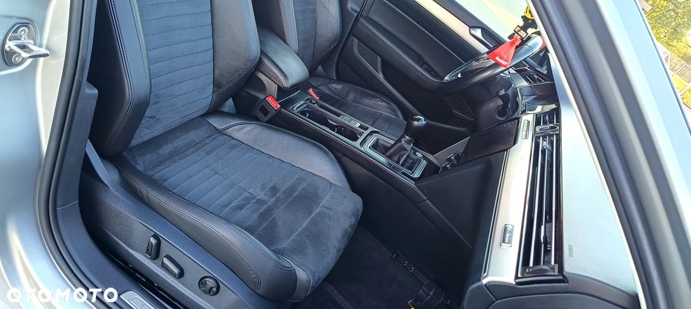 Volkswagen Passat Variant 2.0 TDI SCR Highline - 19
