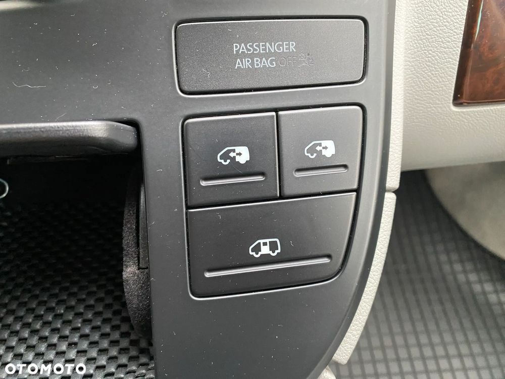 Volkswagen Multivan - 25