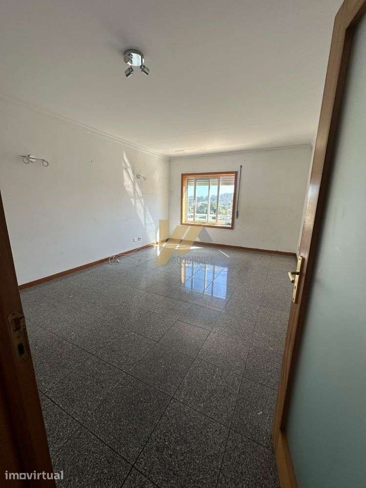 Apartamento T2+1 com varanda e dois lugares de garagem - Grande imagem: 4/13