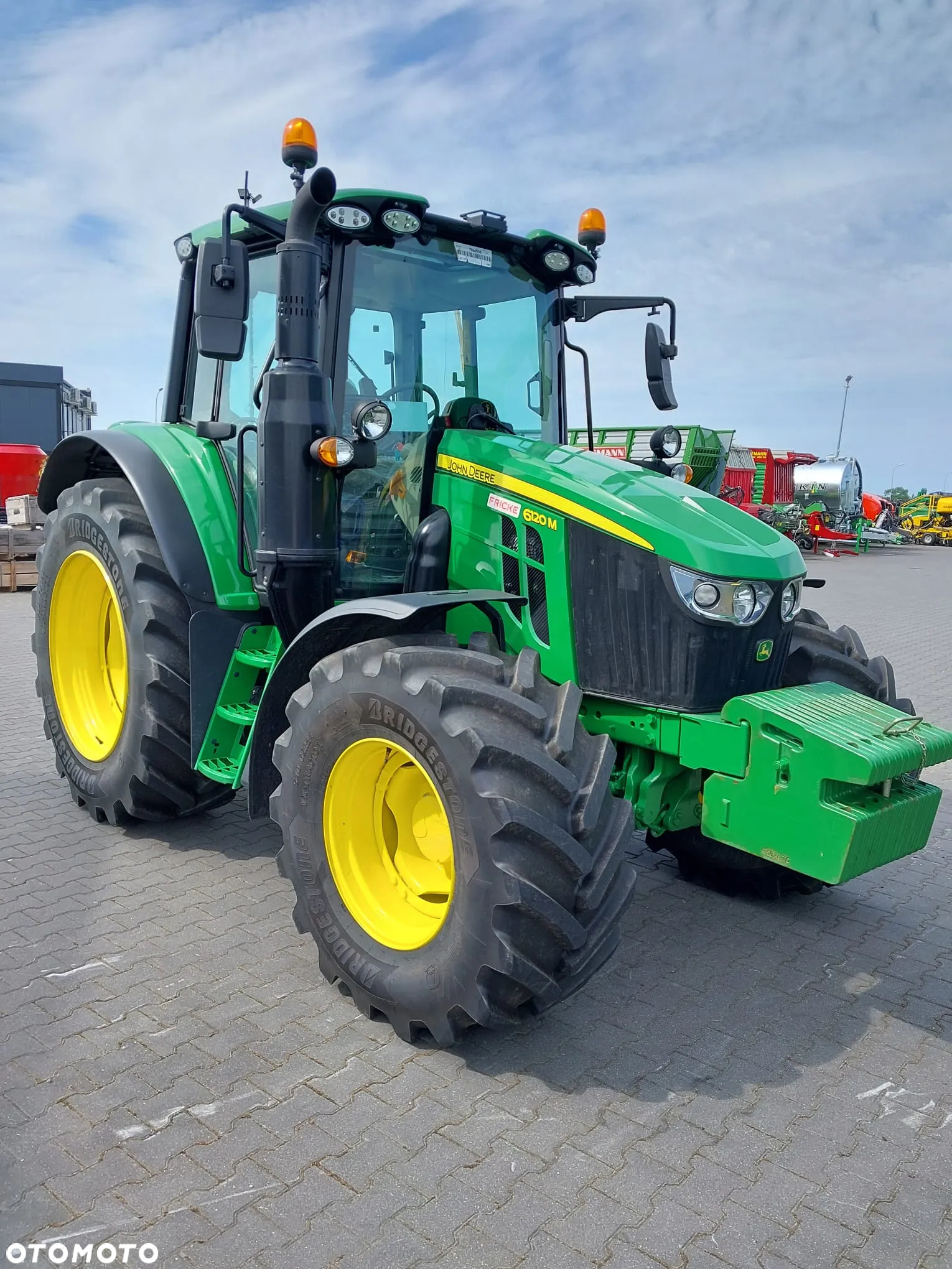 John Deere 6120M - 13