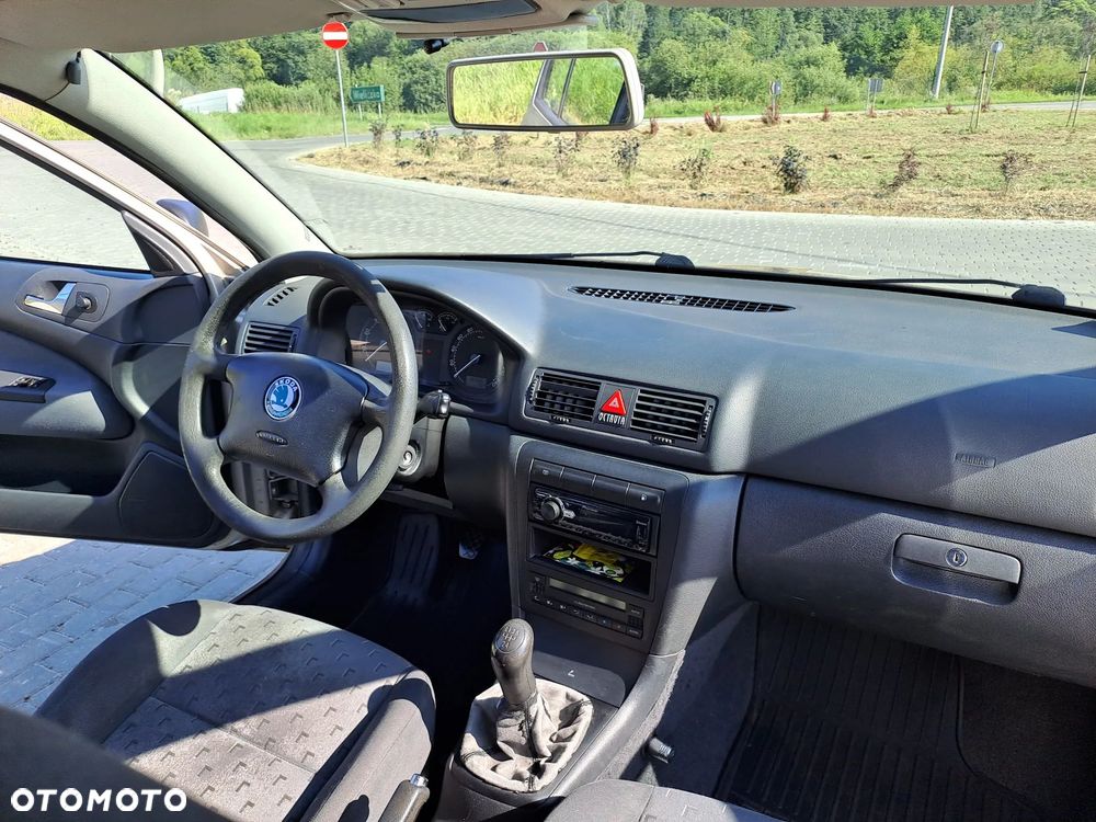 Skoda Octavia 1.6 Tour - 13