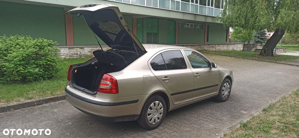 Skoda Octavia 1.6 FSI Ambiente - 1