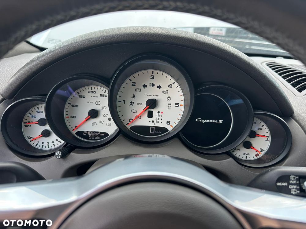 Porsche Cayenne S Platinum Edition - 11