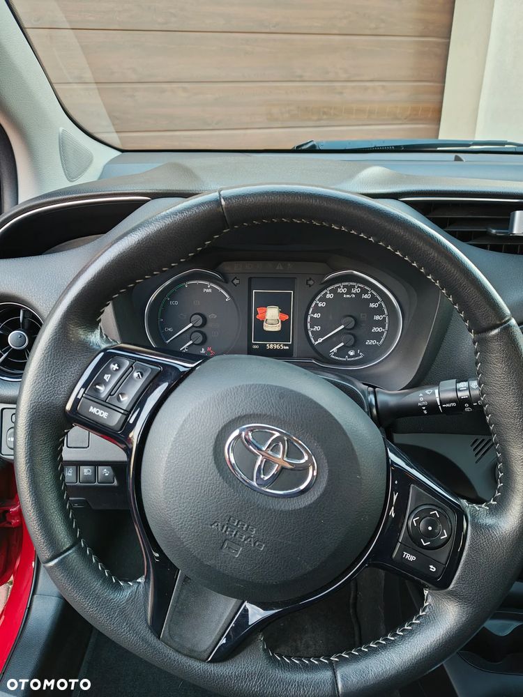 Toyota Yaris Hybrid 100 Premium - 13