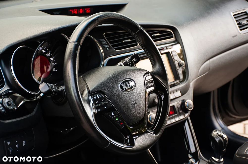 Kia Ceed 1.6 GDI ISG SW Platinum Edition - 23