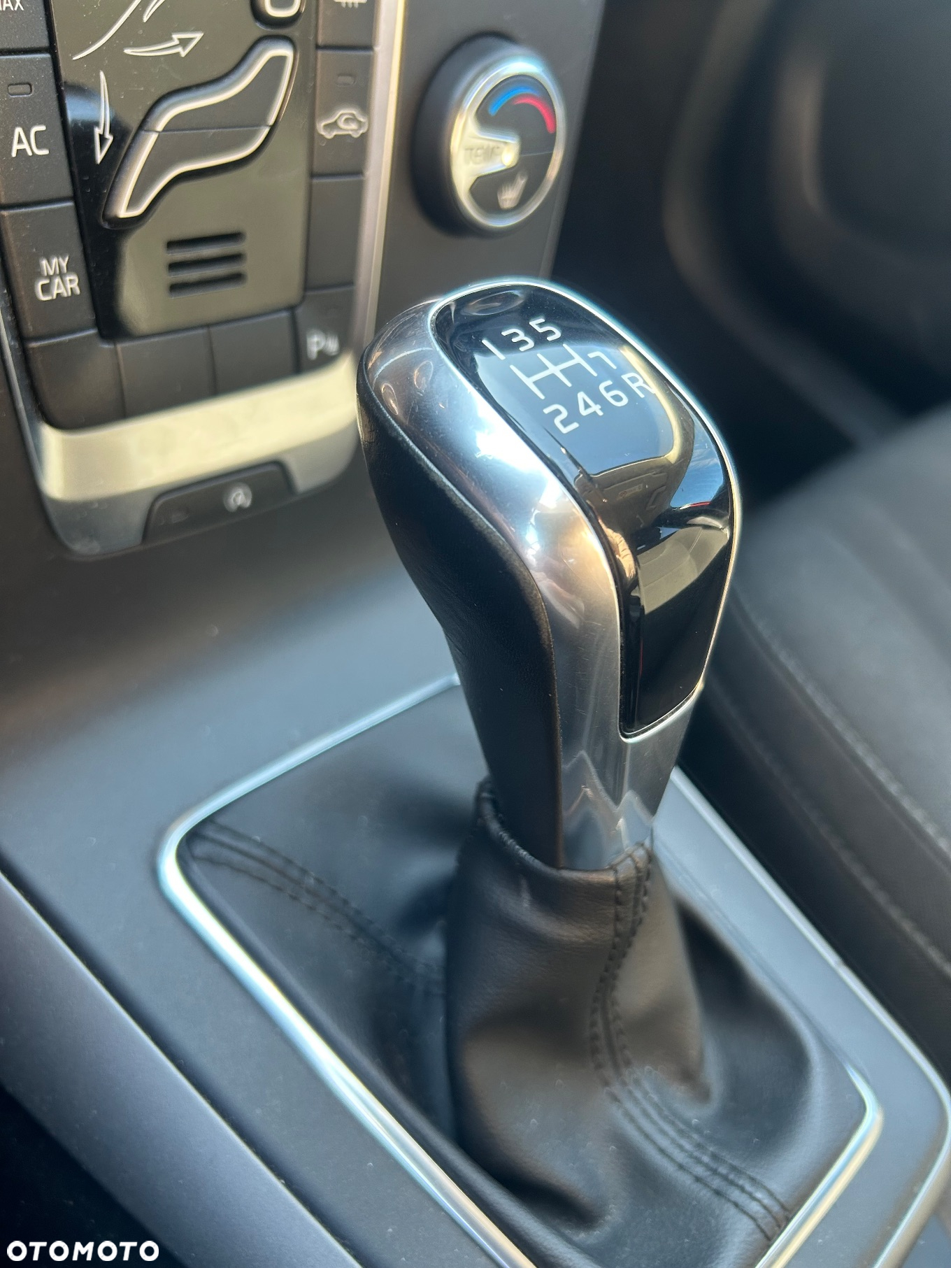 Volvo V40 D2 Momentum - 14