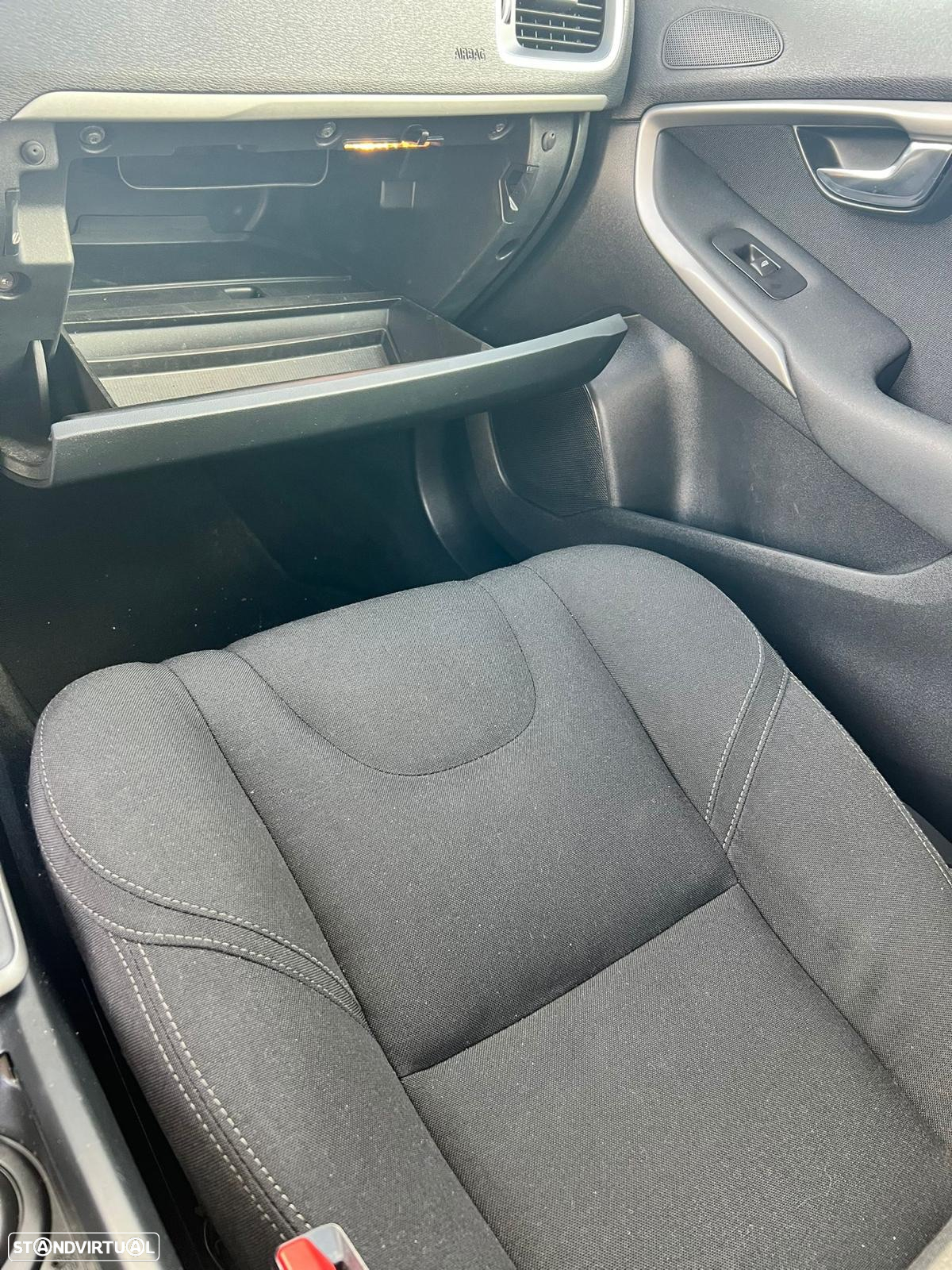 Volvo V40 2.0 D2 Momentum Geartronic - 11
