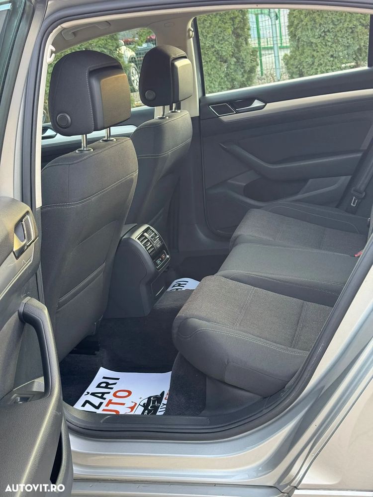 Volkswagen Passat 2.0 TDI SCR Elegance - 8