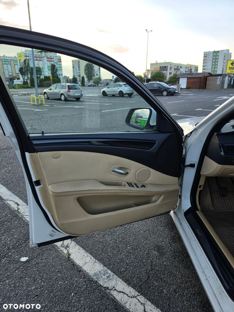 BMW Seria 5 520d - 25