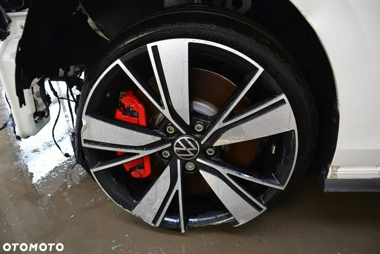 Volkswagen Golf - 32