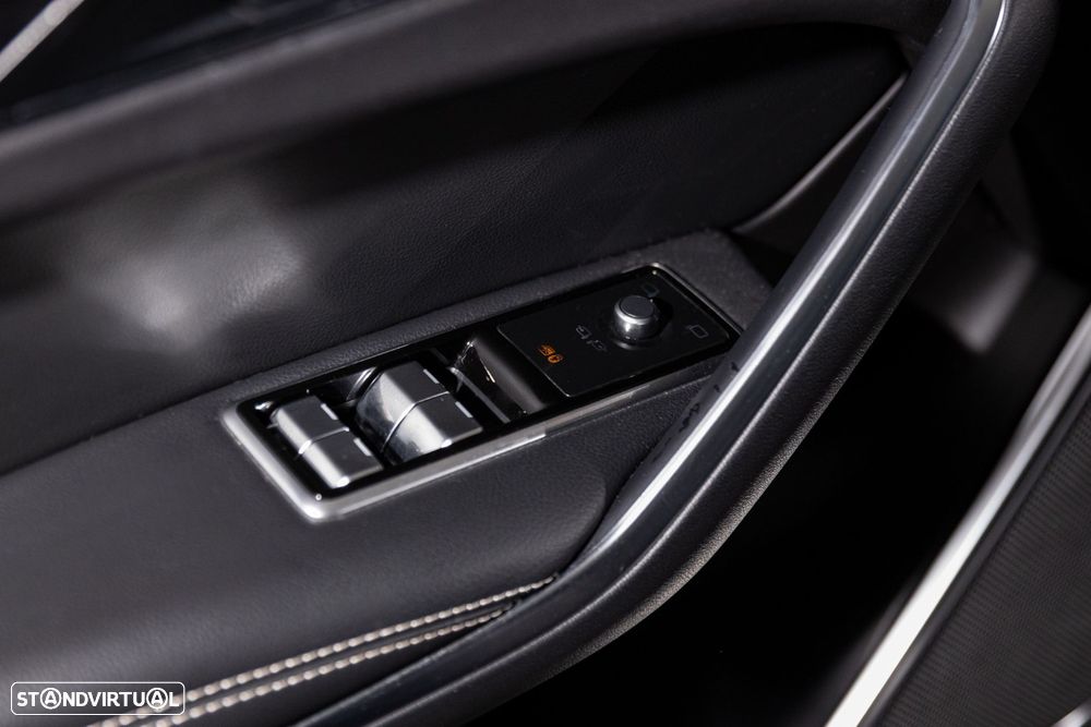 Jaguar F-Pace 2.0 D200 AWD R-Dynamic SE - 29