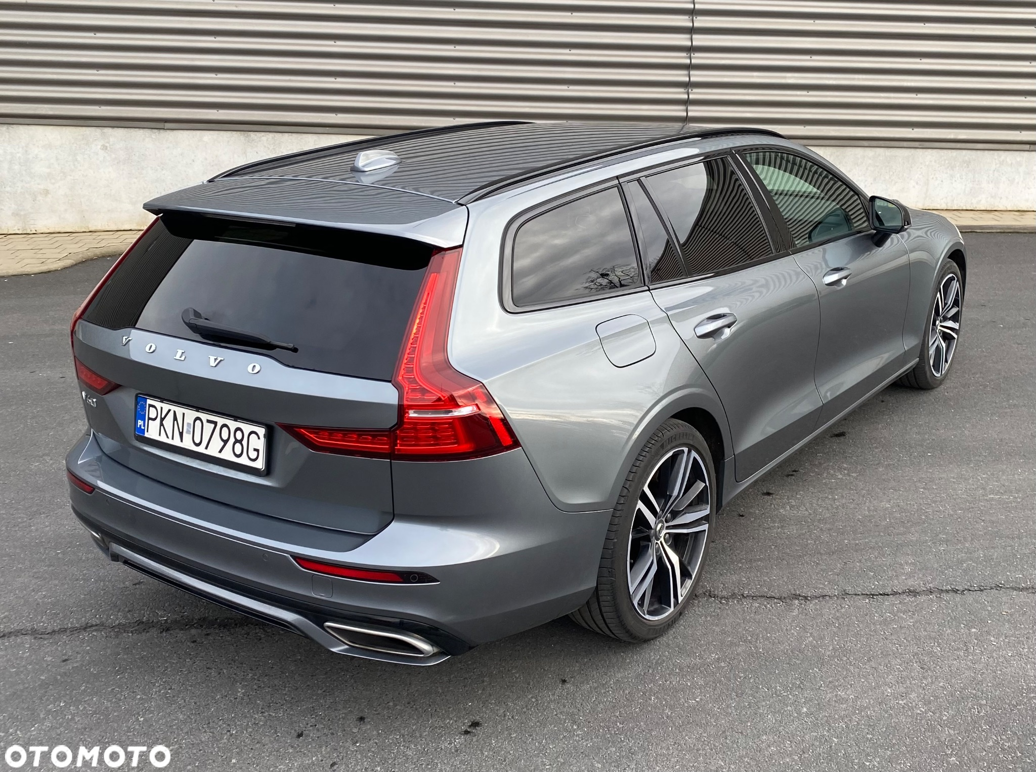 Volvo V60 T8 AWD Plug-In Hybrid R-Design - 13