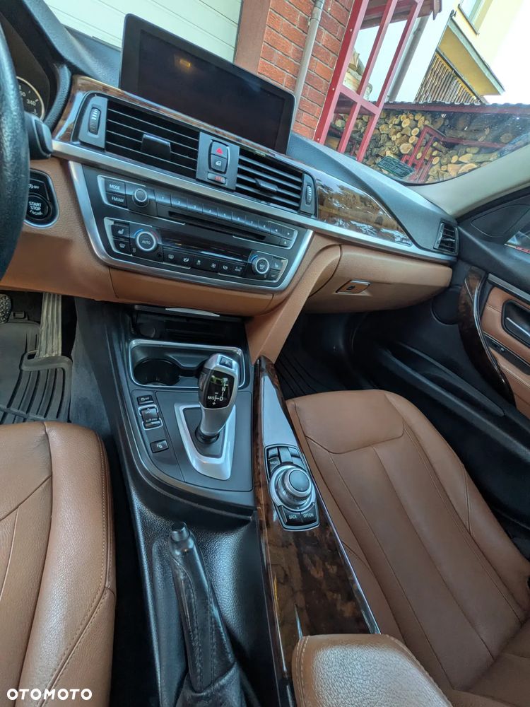 BMW Seria 3 328i Luxury Line - 26