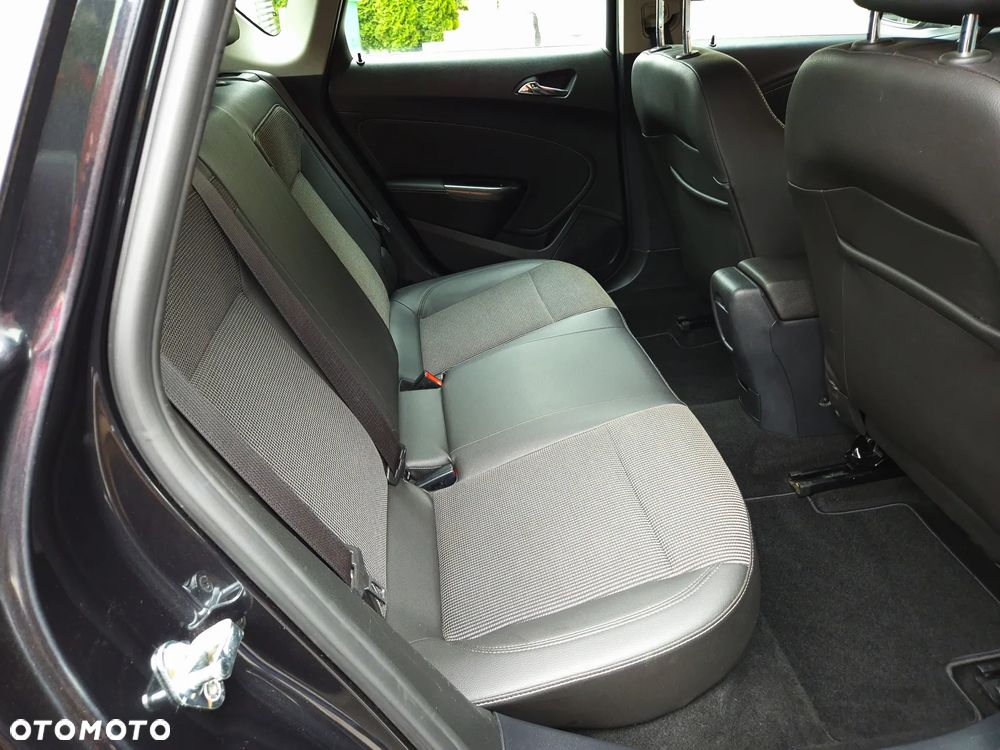 Opel Astra 1.6 Turbo Innovation - 28