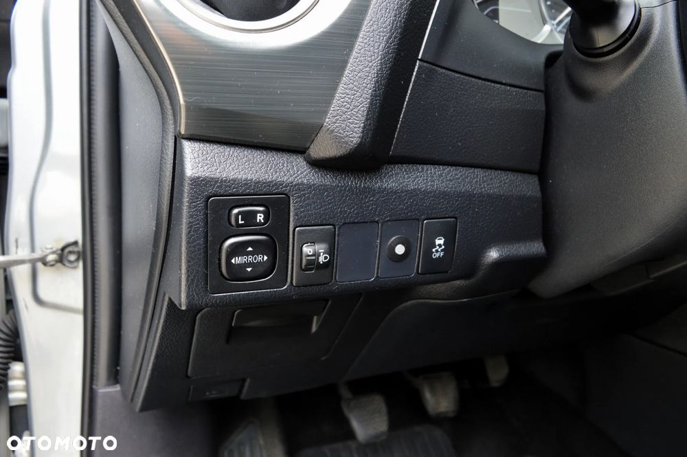 Toyota Auris 1.6 Premium Comfort - 24