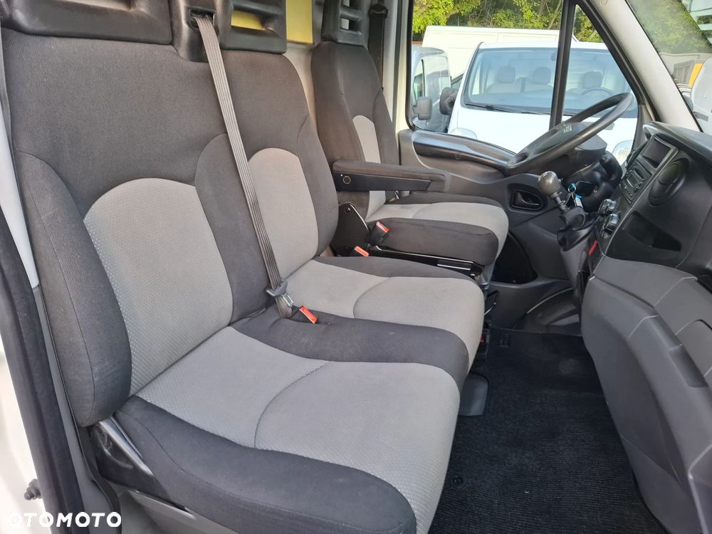 Iveco Daily 35S13 L2H2 ŚREDNIAK Klima HAK 3500KG - 21