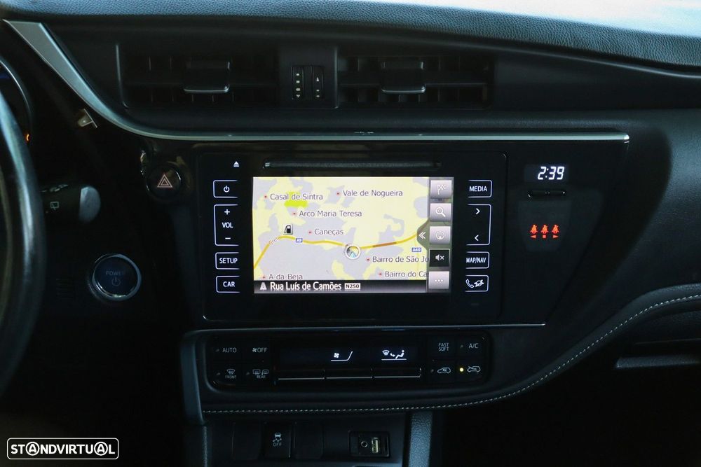 Toyota Auris Touring Sports 1.8 HSD Comfort +P.Techno+P.Sport - 11