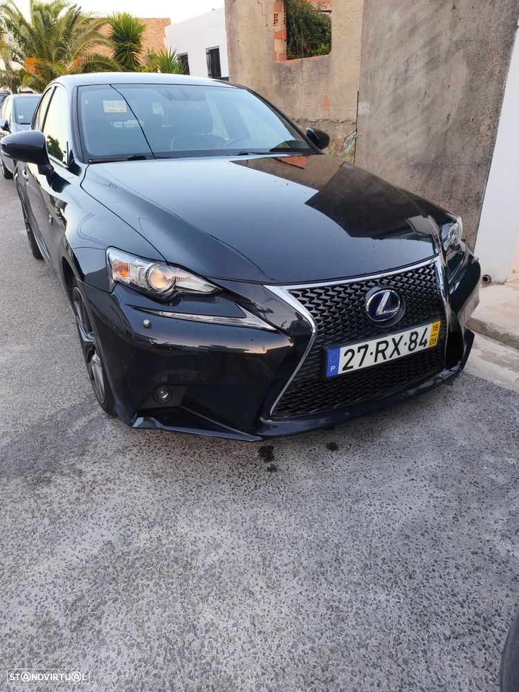 Lexus IS 300H F Sport - 1