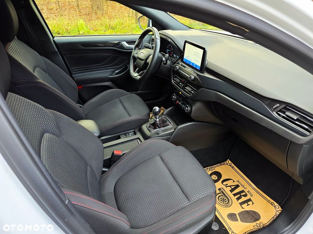 Ford Focus 1.5 EcoBoost ST-Line - 8