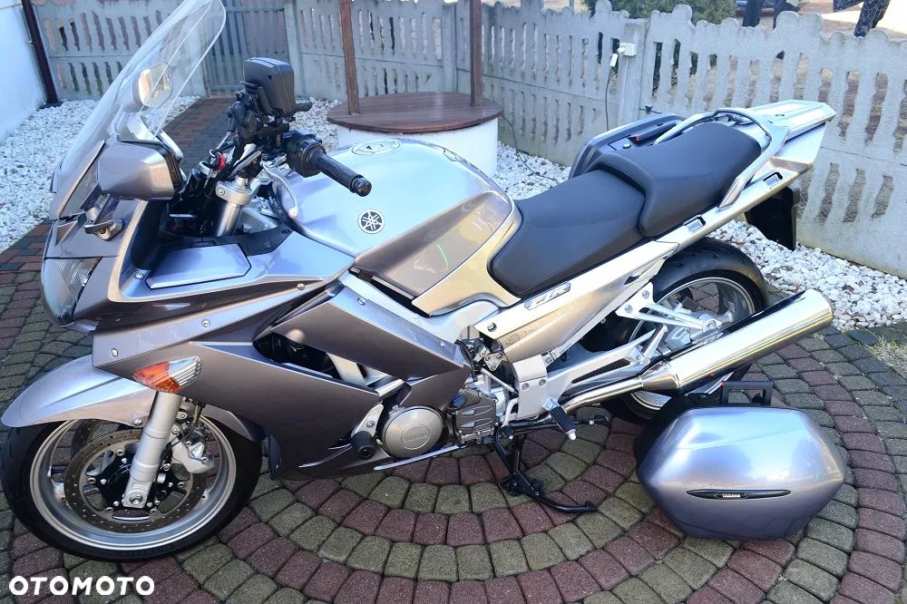 Yamaha FJR - 28