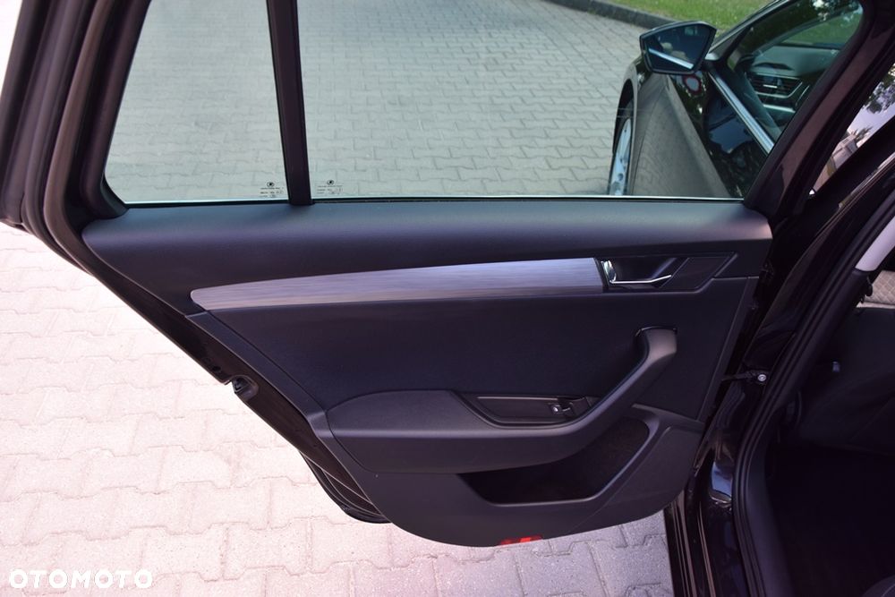 Skoda Superb 2.0 TDI Active DSG7 - 32