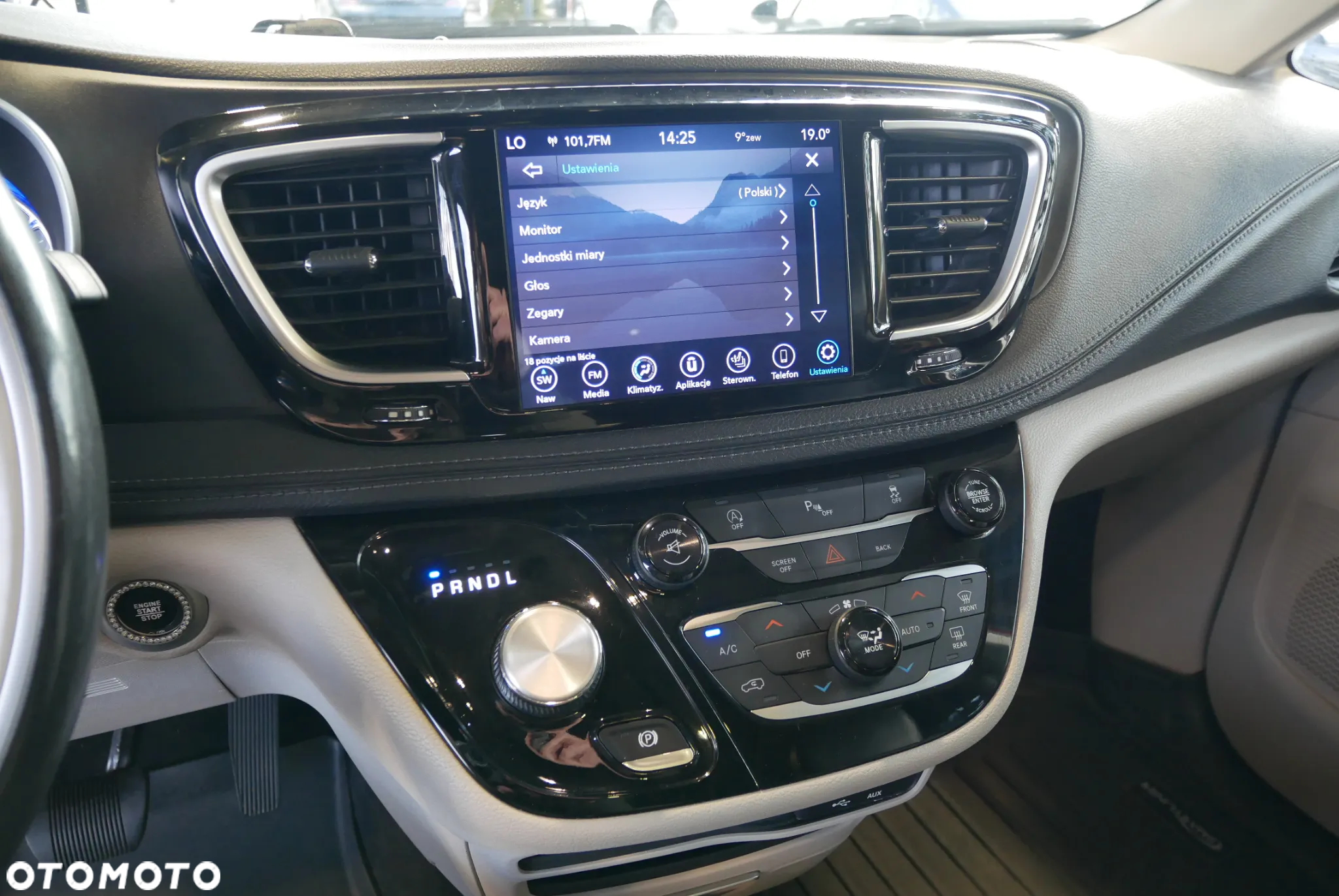 Chrysler Pacifica - 25