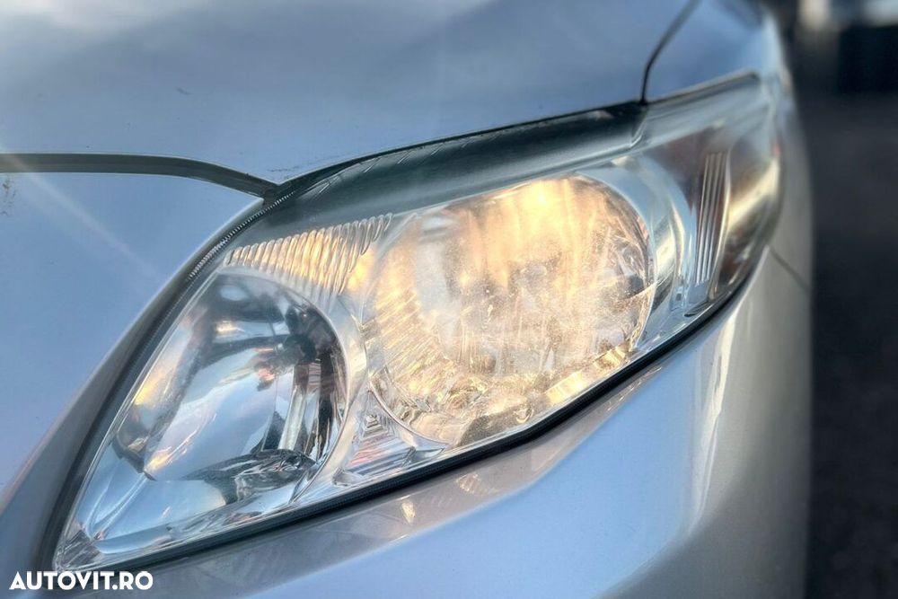 FAR STANGA/DREAPTA TOYOTA COROLLA - AN 2007 - 1