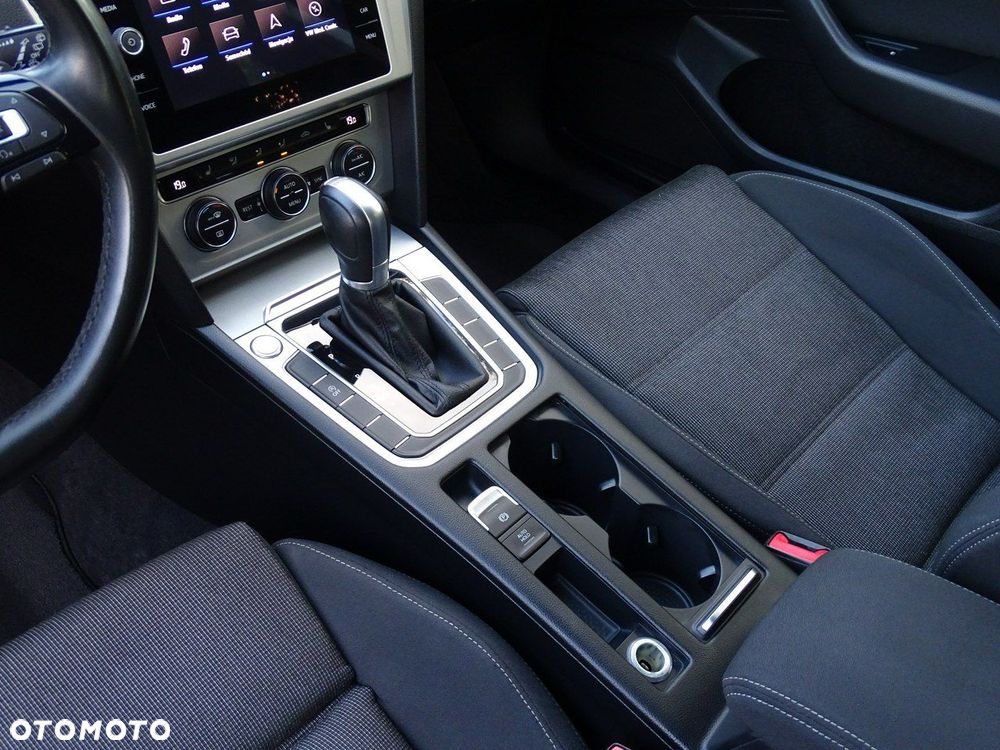 Volkswagen Passat - 15