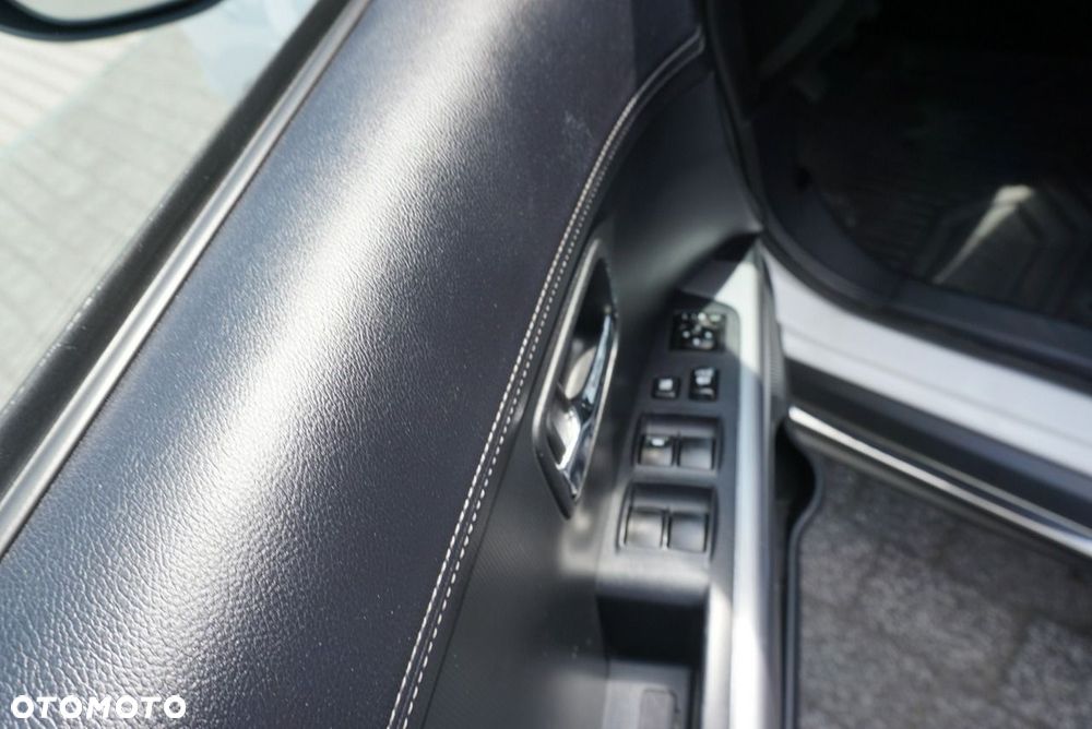 Mitsubishi Outlander - 11