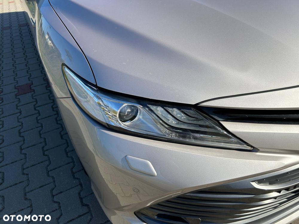 Toyota Camry - 12