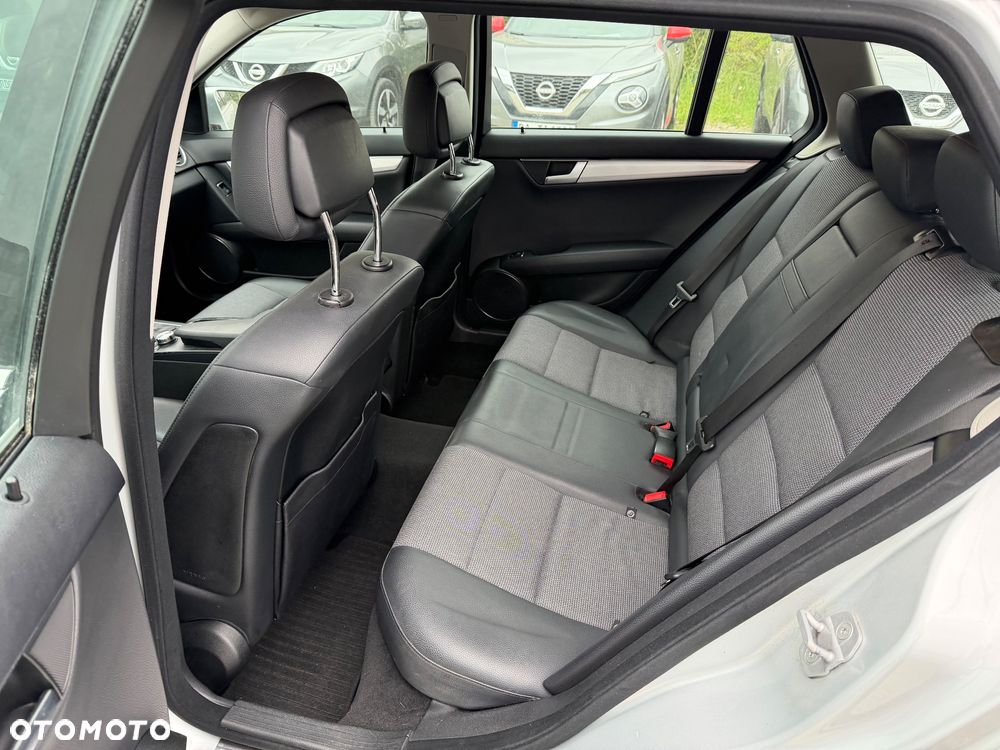Mercedes-Benz Klasa C 180 BlueEFFICIENCY 7G-TRONIC Avantgarde - 25