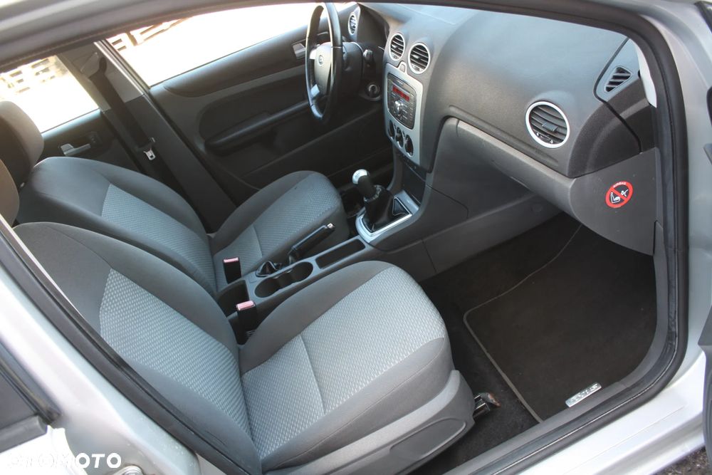 Ford Focus 1.6 16V Ghia - 13