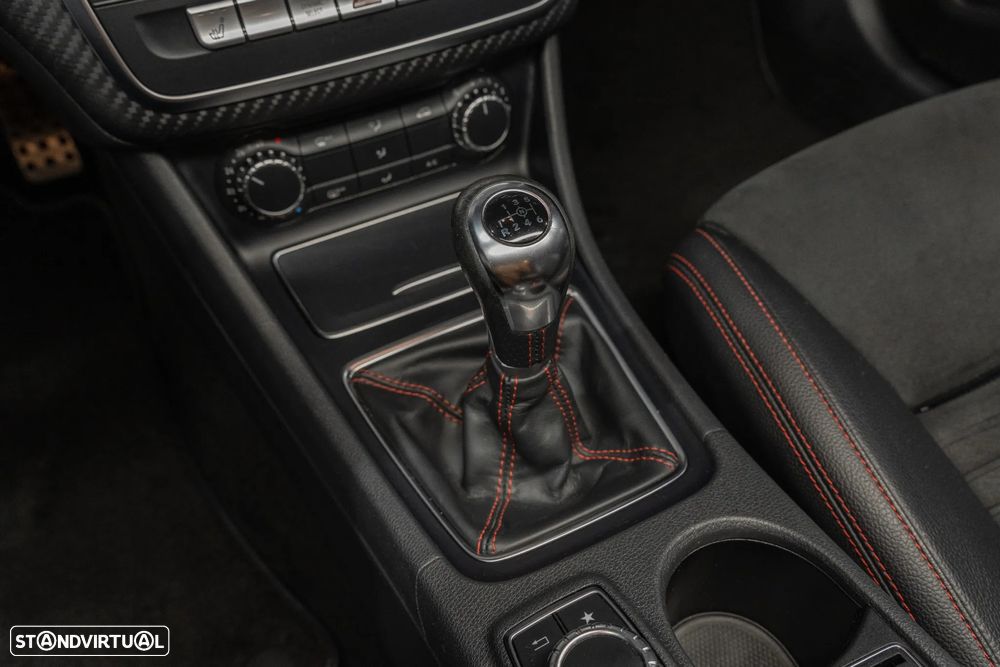 Mercedes-Benz A 180 AMG Line - 19