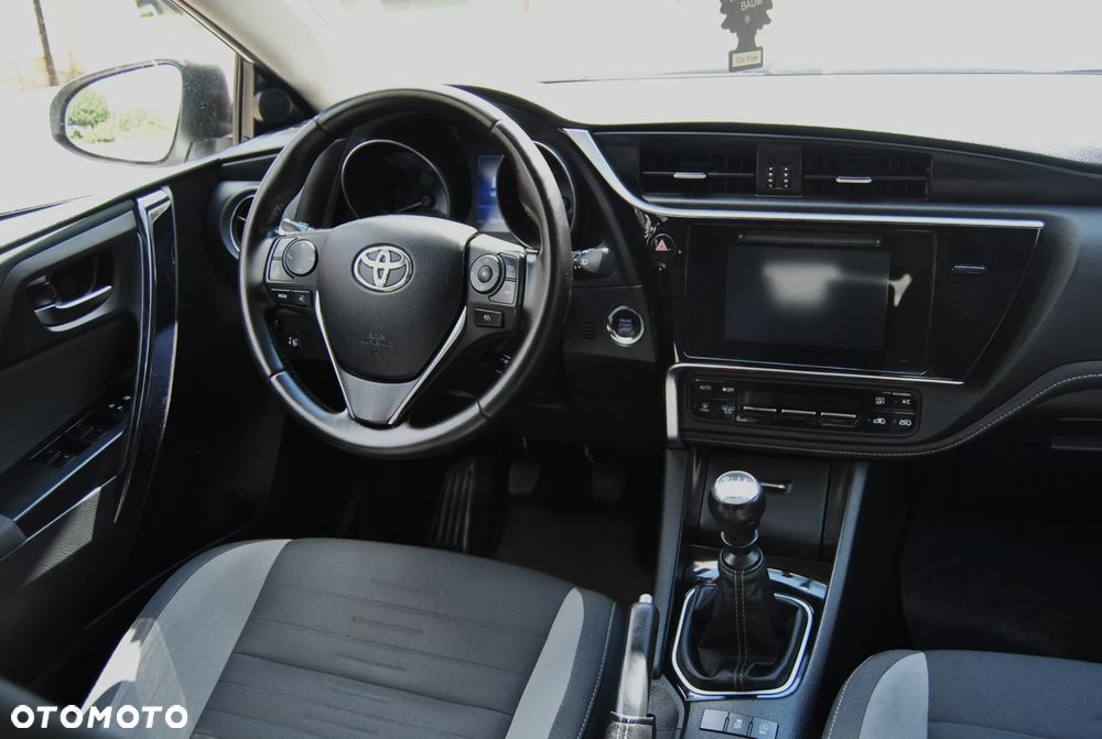 Toyota Auris 1.6 D-4D Dynamic - 11