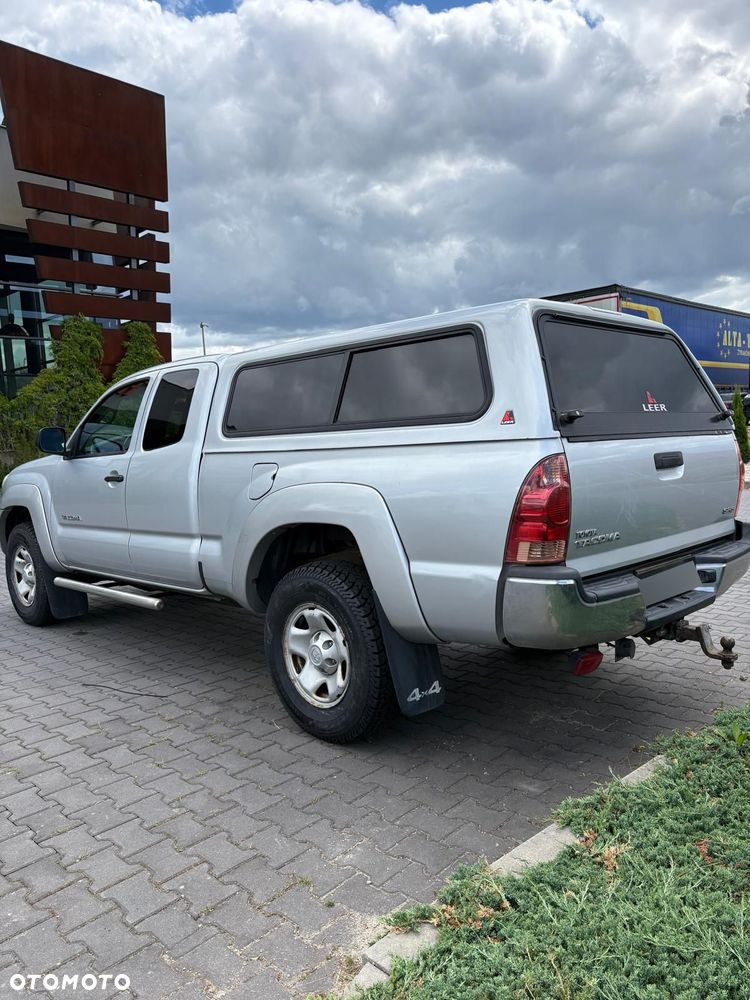 Toyota Tacoma - 4