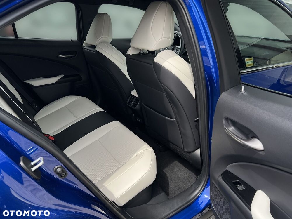 Lexus UX 300h F Sport - 21