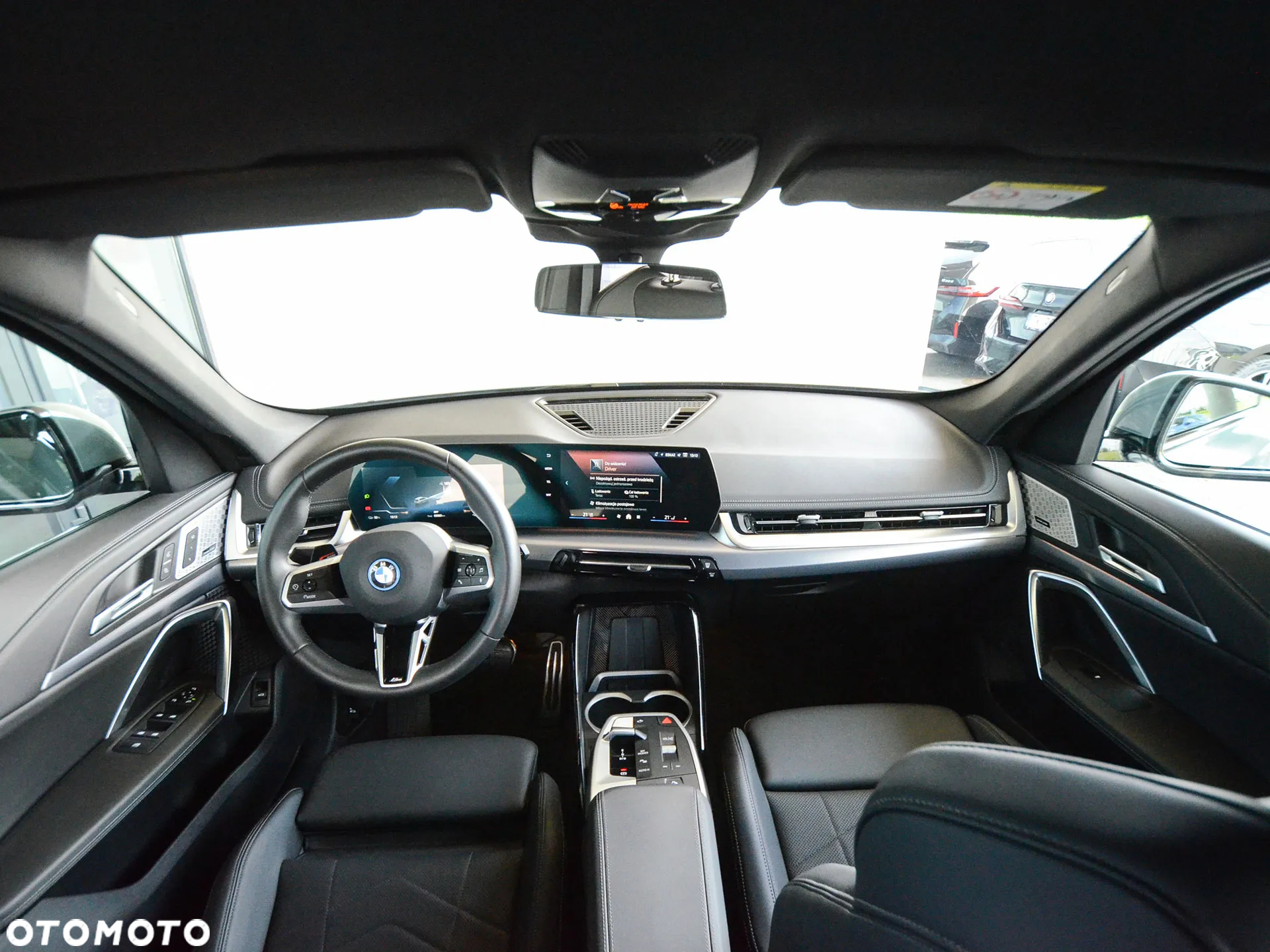 BMW iX1 xDrive30 66.5kWh M Sport - 28