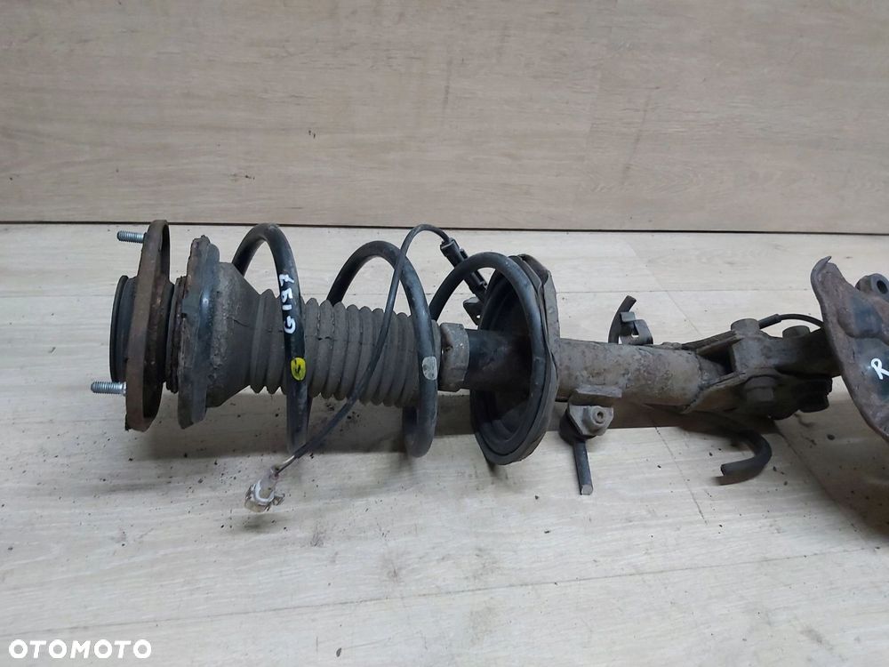TOYOTA Avensis T25 03-08 amortyzator zwrotnica mcperson prawy przód 1,6 1,8 - 3