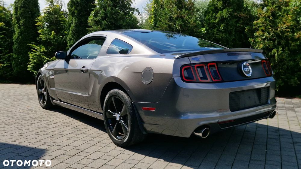 Ford Mustang - 12
